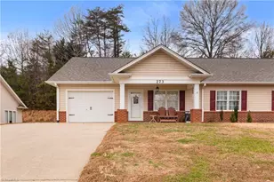 273 S Boyles St, Pilot Mountain, NC 27041 - Photo 1