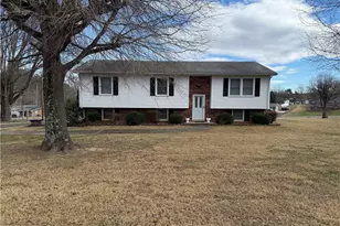 138 Highland Ave, Mount Airy, NC 27030 - Photo 1