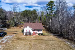 2660 W Pine St, Mount Airy, NC 27030 - Photo 1