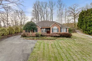 471 W Hunting Ridge Dr, Thomasville, NC 27360 - Photo 1