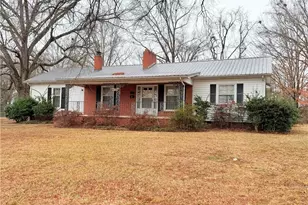 200 Royal Oaks St, Thomasville, NC 27360 - Photo 1