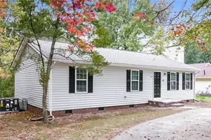 135 W Lakefield Dr, Greensboro, NC 27406 - Photo 1