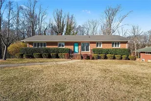 914 Oakcrest Dr, Reidsville, NC 27320 - Photo 1