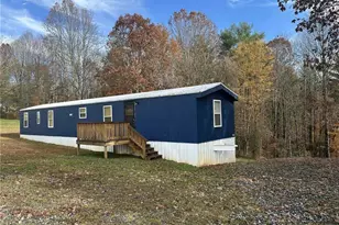 137 Cedar Point Dr, Mount Airy, NC 27030 - Photo 1