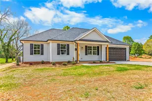 109 Hickory St, Yadkinville, NC 27055 - Photo 1