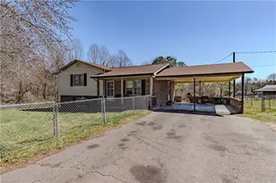 636 Hamburg St, Mount Airy, NC 27030 - Photo 1