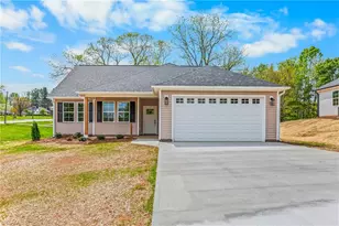 105 Hickory St, Yadkinville, NC 27055 - Photo 1