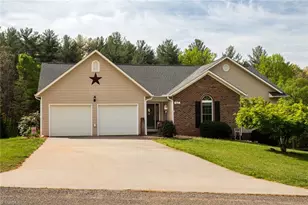 611 Briar Creek Dr, North Wilkesboro, NC 28659 - Photo 1