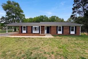 2440 Londonderry Rd, Kernersville, NC 27284 - Photo 1