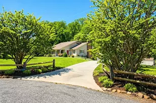 101 Ridgewood Dr, North Wilkesboro, NC 28659 - Photo 1