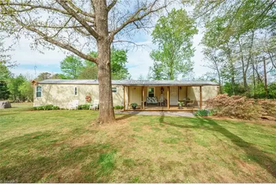 4021 26th Street Court NE, Hickory, NC 28601 - Photo 1