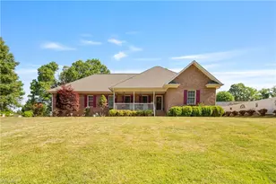 717 Westridge Dr, Pilot Mountain, NC 27041 - Photo 1