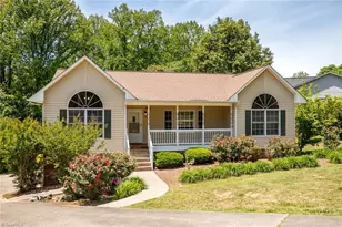 124 Hunter Cir, Wilkesboro, NC 28697 - Photo 1
