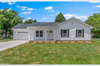 859 W Lee Avenue, Yadkinville, NC 27055 - Photo 1