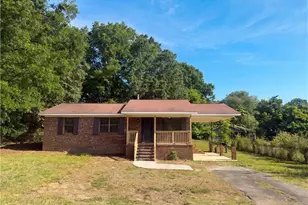 909 Short St, Burlington, NC 27217 - Photo 1