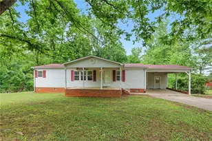 194 W 3rd St, Denton, NC 27239 - Photo 1