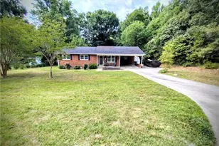 1003 Hillcrest Dr, Thomasville, NC 27360 - Photo 1