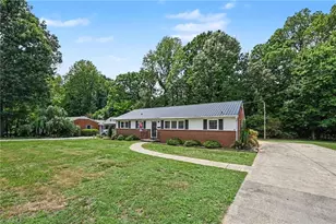 525 N Carr St, Mebane, NC 27302 - Photo 1