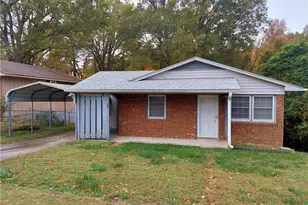 914 Pine Cir Dr, High Point, NC 27265 - Photo 1