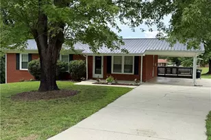 104 Crestview Terrace, Thomasville, NC 27360 - Photo 1