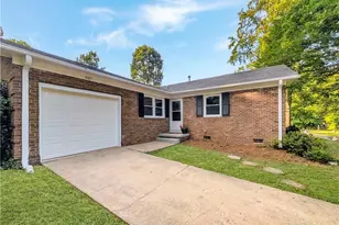 307 Foxcroft Dr, Winston-Salem, NC 27103 - Photo 1