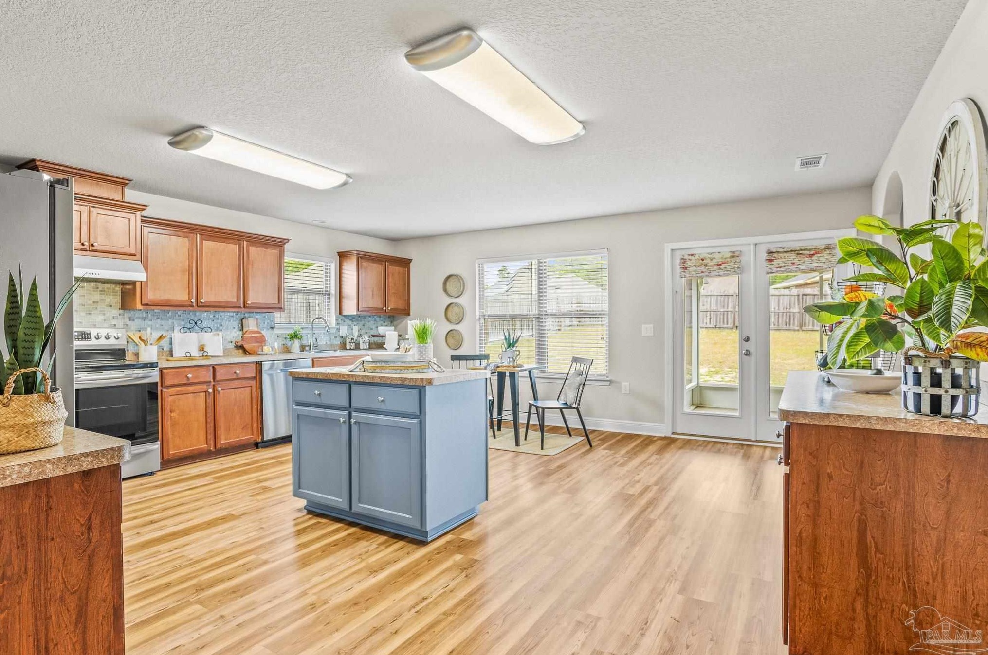 5542 Hannah St, Milton FL  32570-2922 exterior