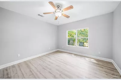 2318 W Lakeview Ave, Pensacola, FL 32505 - Photo 17