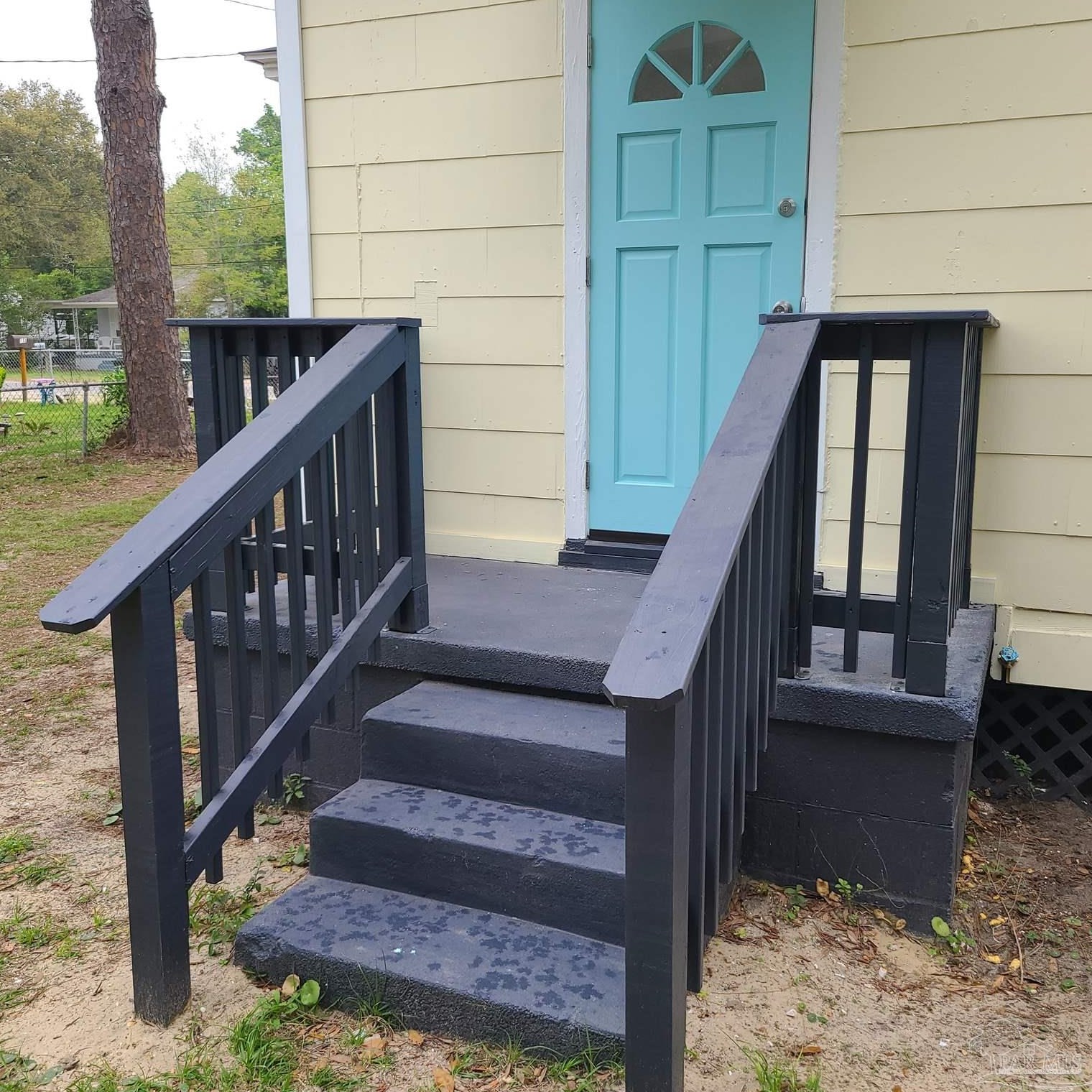 11 Carver Dr, Pensacola FL  32507-2063 exterior