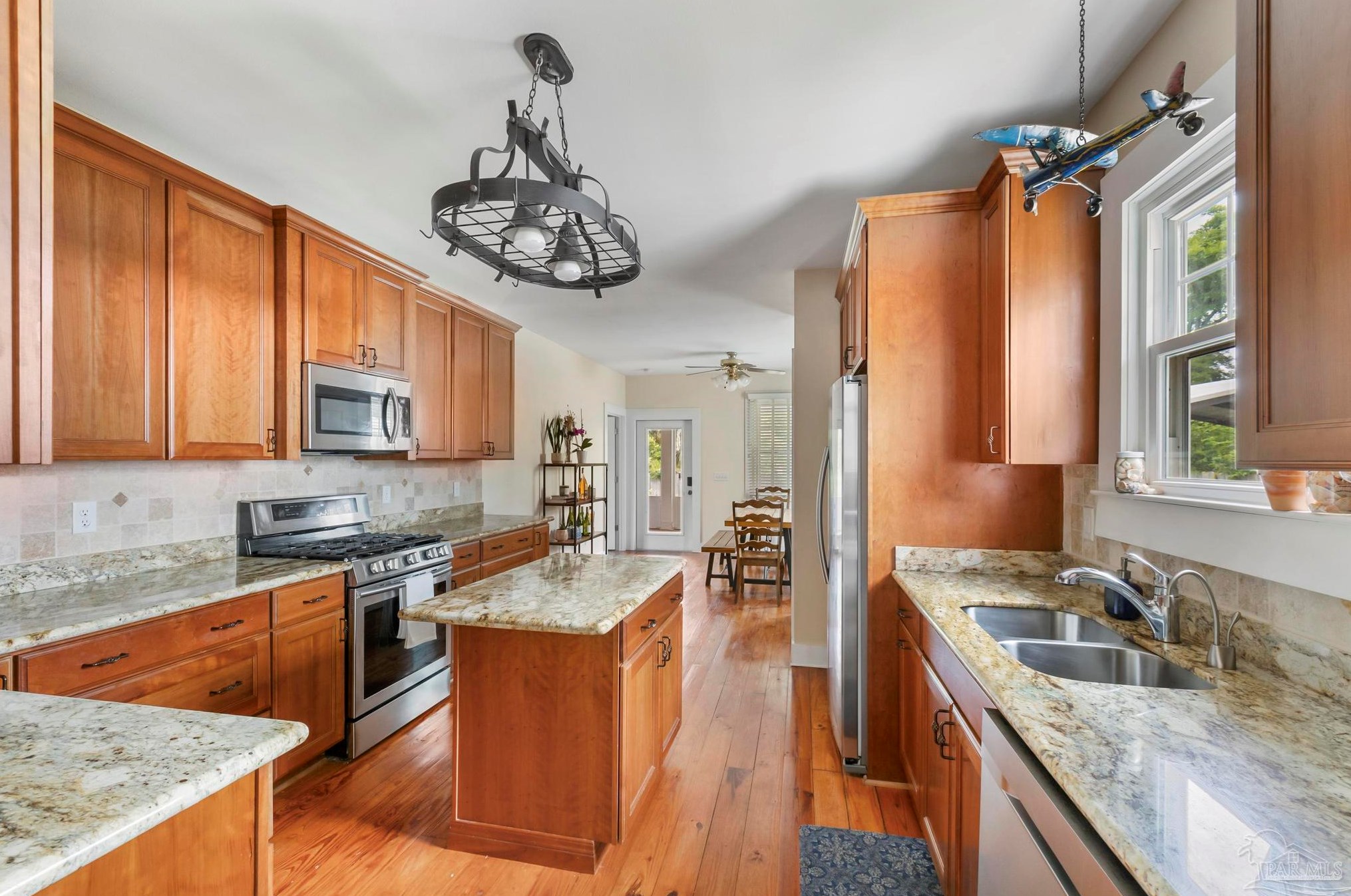 918 Hernandez St, Pensacola FL 32501-1933 exterior