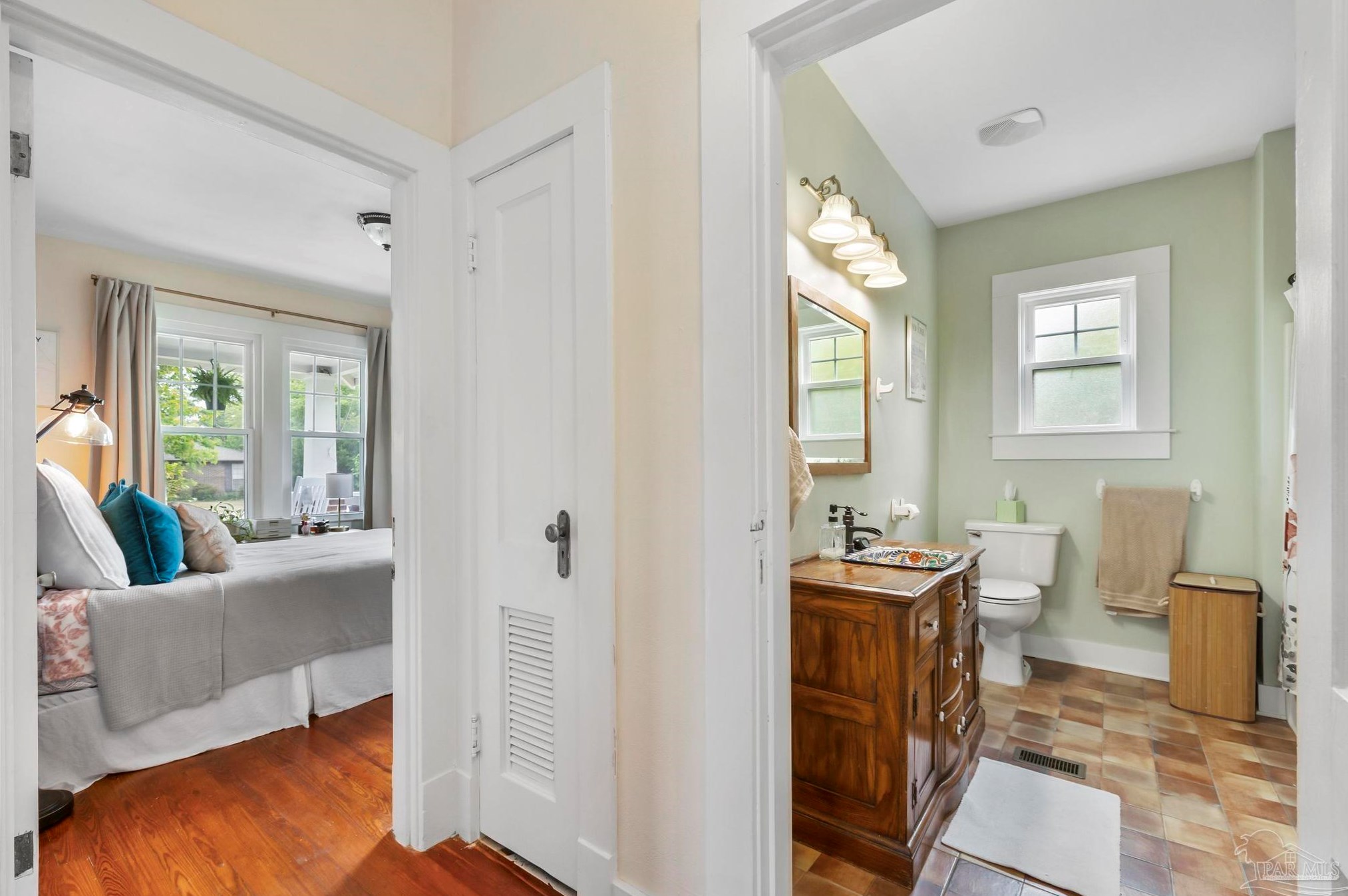 918 Hernandez St, Pensacola FL 32501-1933 exterior