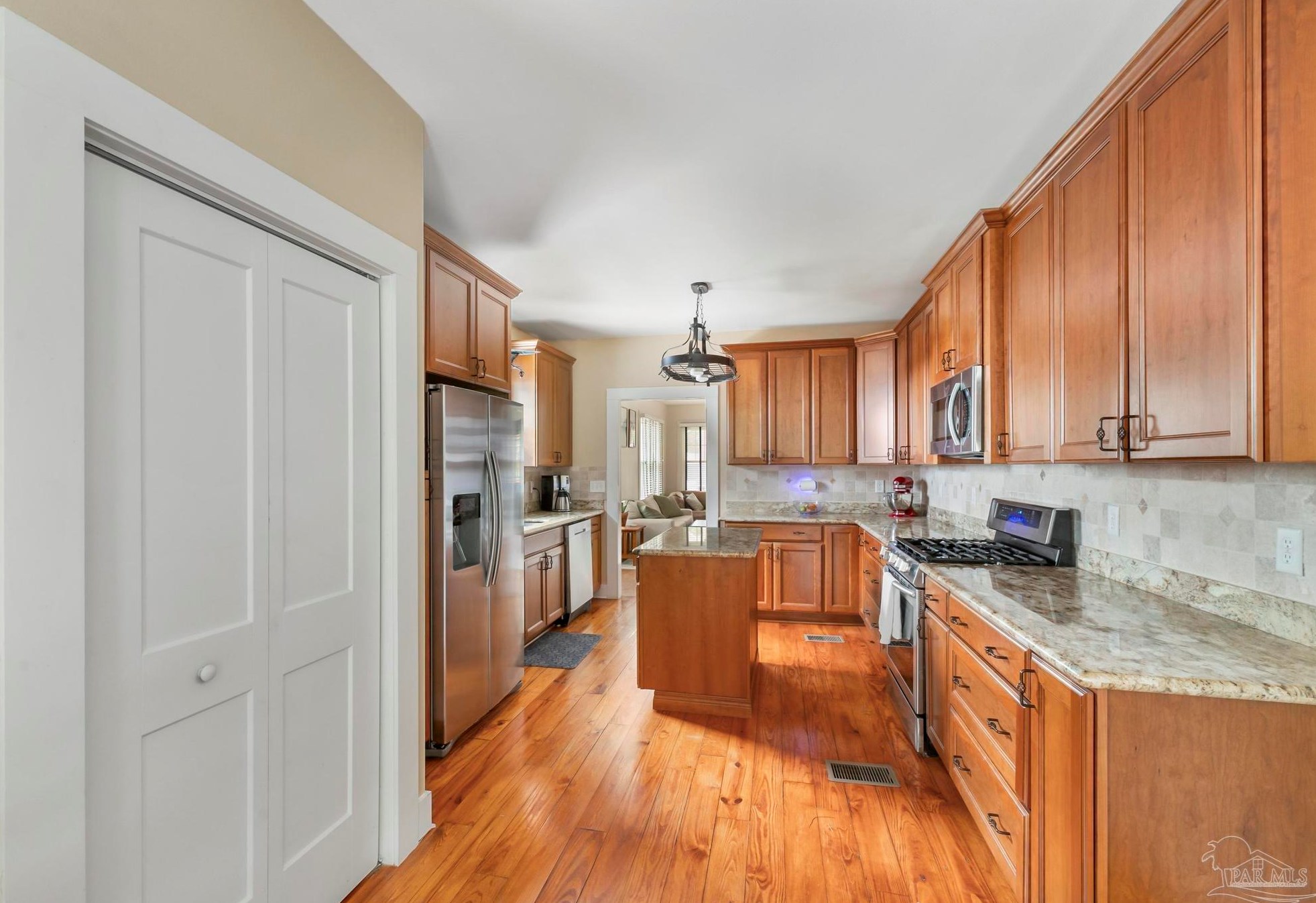 918 Hernandez St, Pensacola FL 32501-1933 exterior