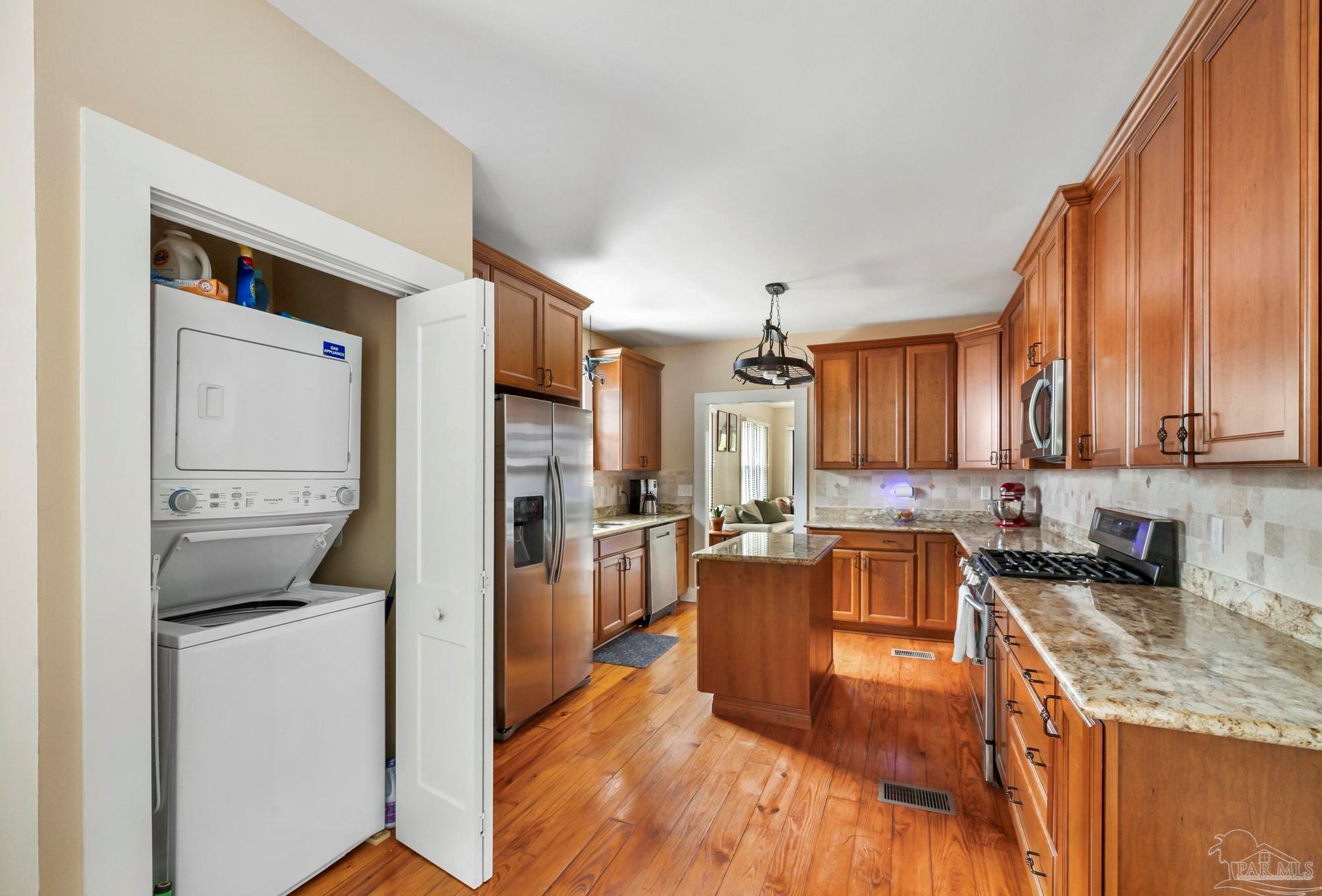 918 Hernandez St, Pensacola FL 32501-1933 exterior