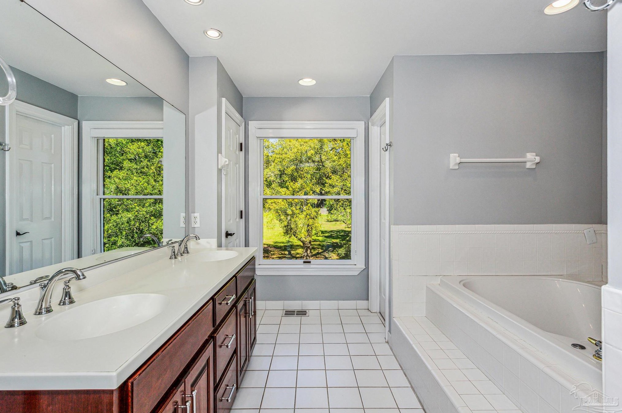 3829 Scenic Hwy, Pensacola FL  32504-9008 exterior