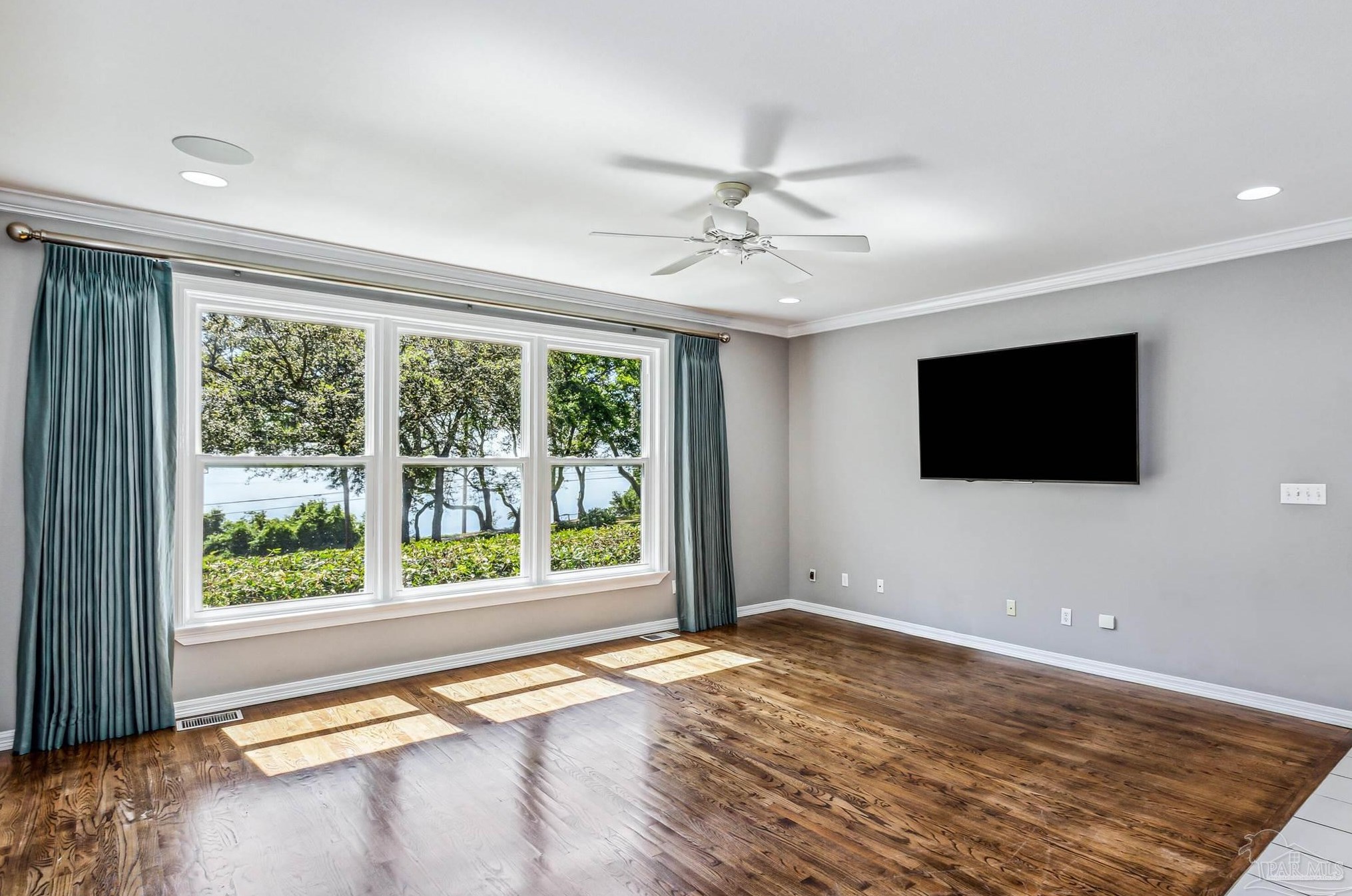 3829 Scenic Hwy, Pensacola FL  32504-9008 exterior