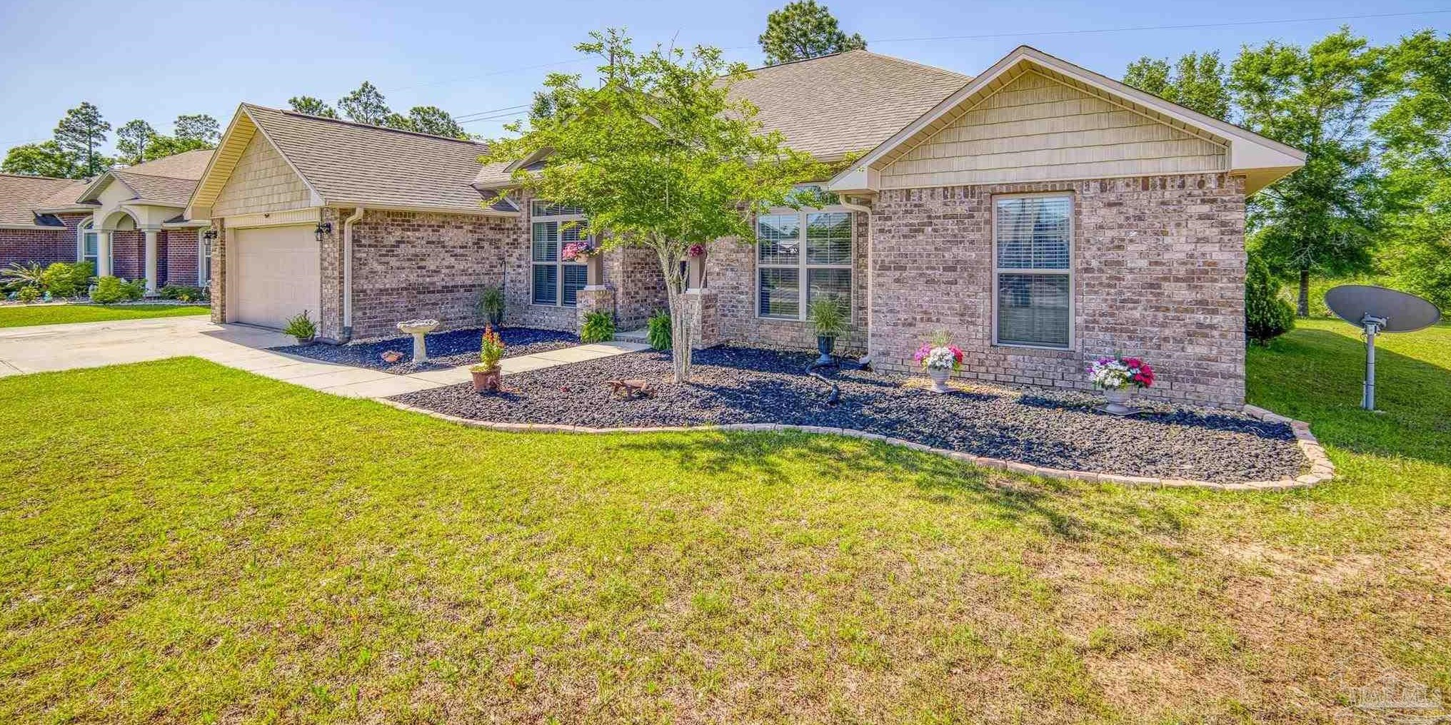 6102 Winchester Cir, Milton FL  32570-8914 exterior