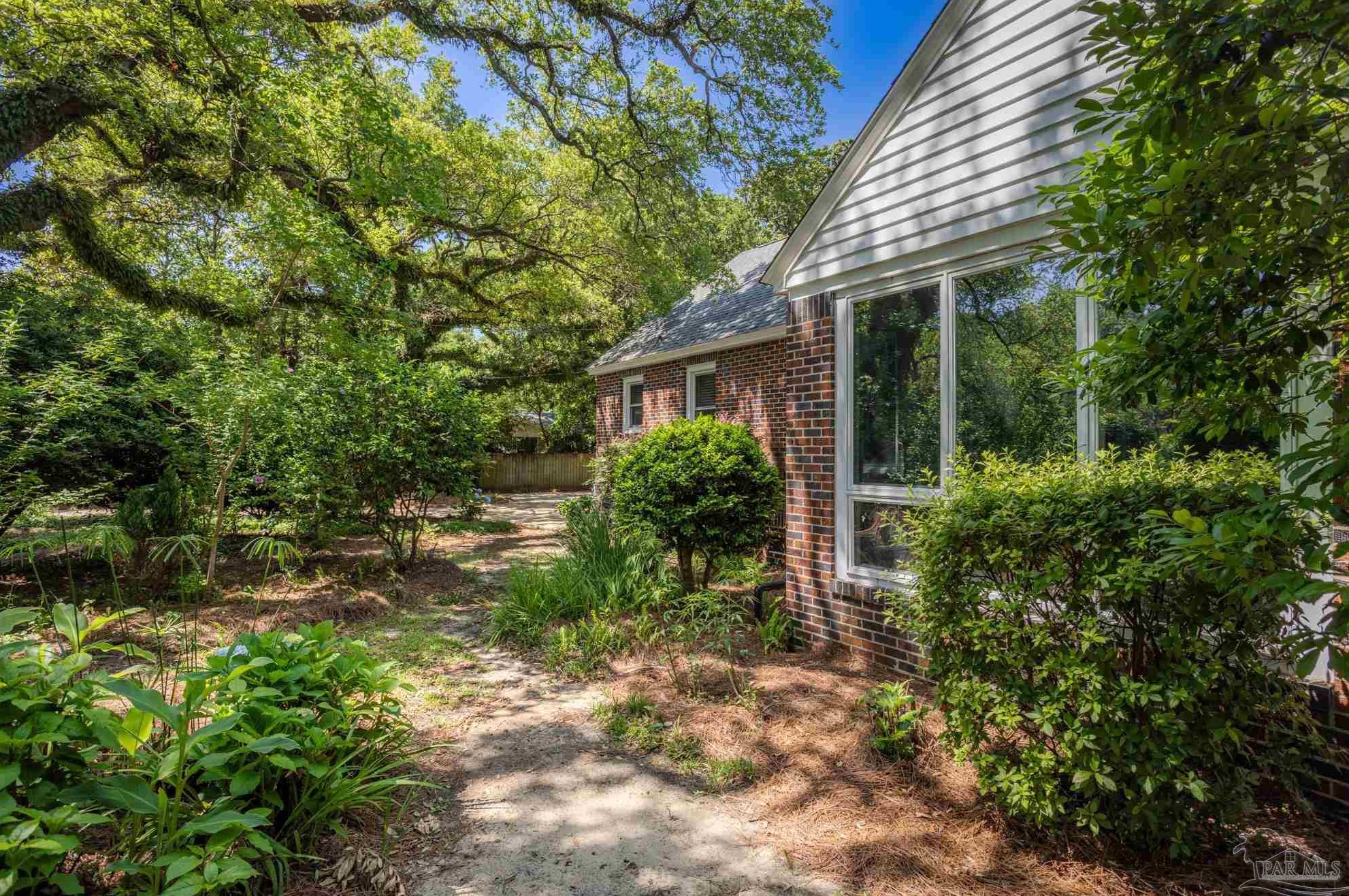 925 Blount St, Pensacola FL  32503-5669 exterior