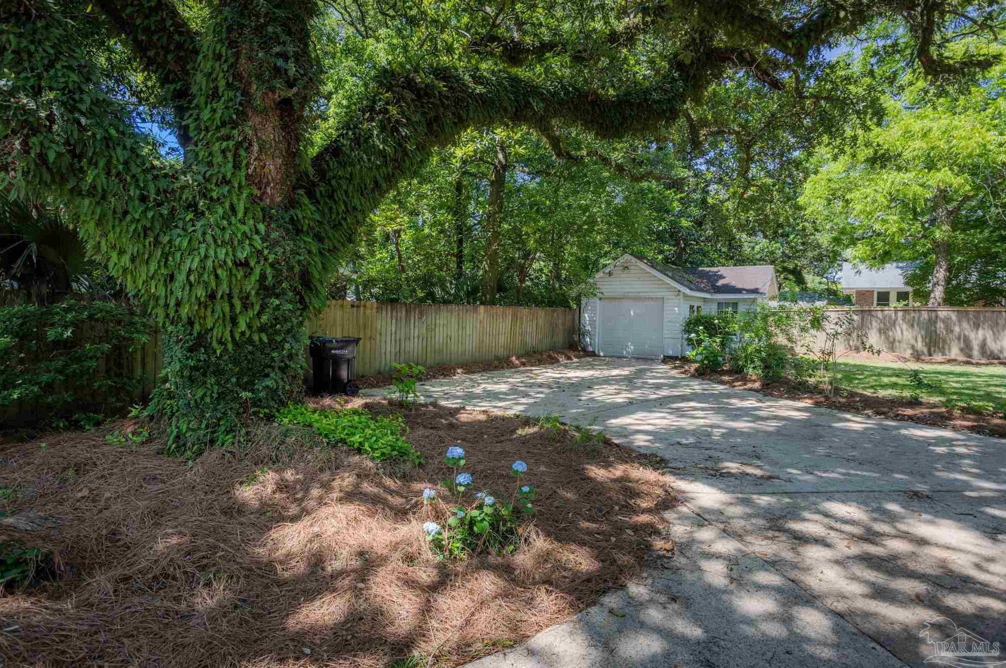 925 Blount St, Pensacola FL  32503-5669 exterior