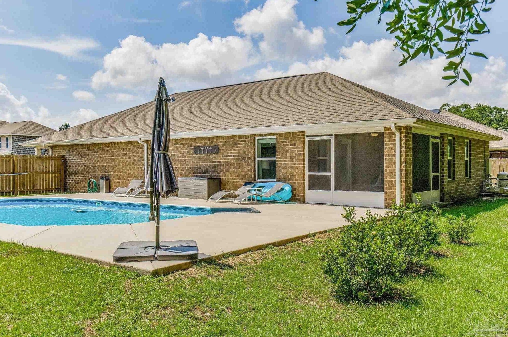 5976 Milan Dr, Milton FL 32571-8478 exterior