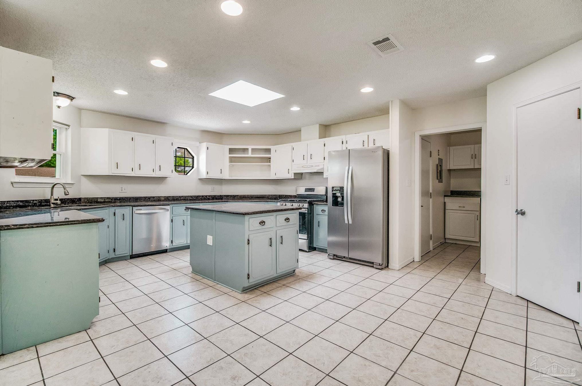 658 Cedar Blf Dr, Pensacola FL 32506-6229 exterior