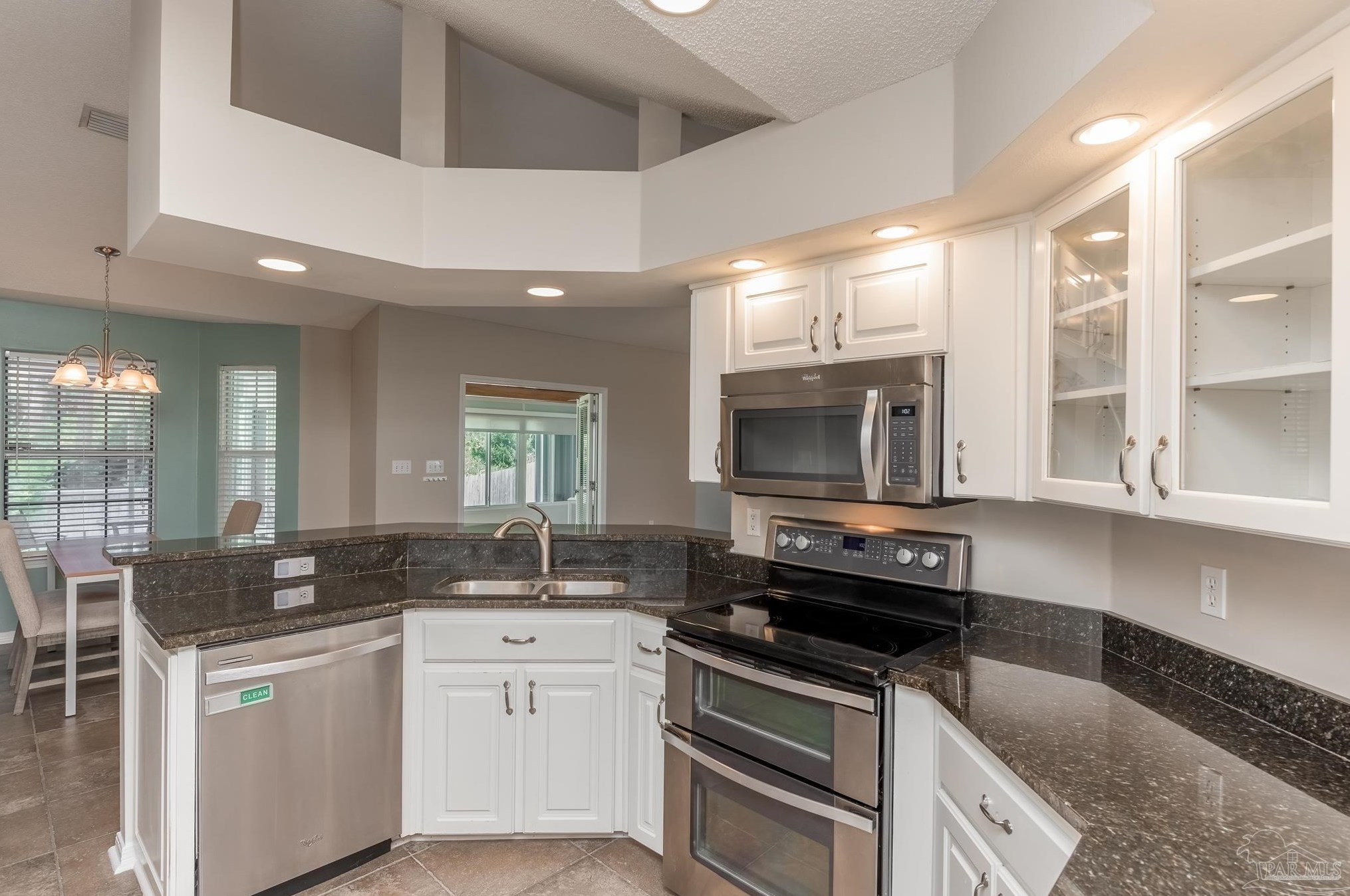 1048 Chandelle Lake Dr, Pensacola FL  32507-8124 exterior