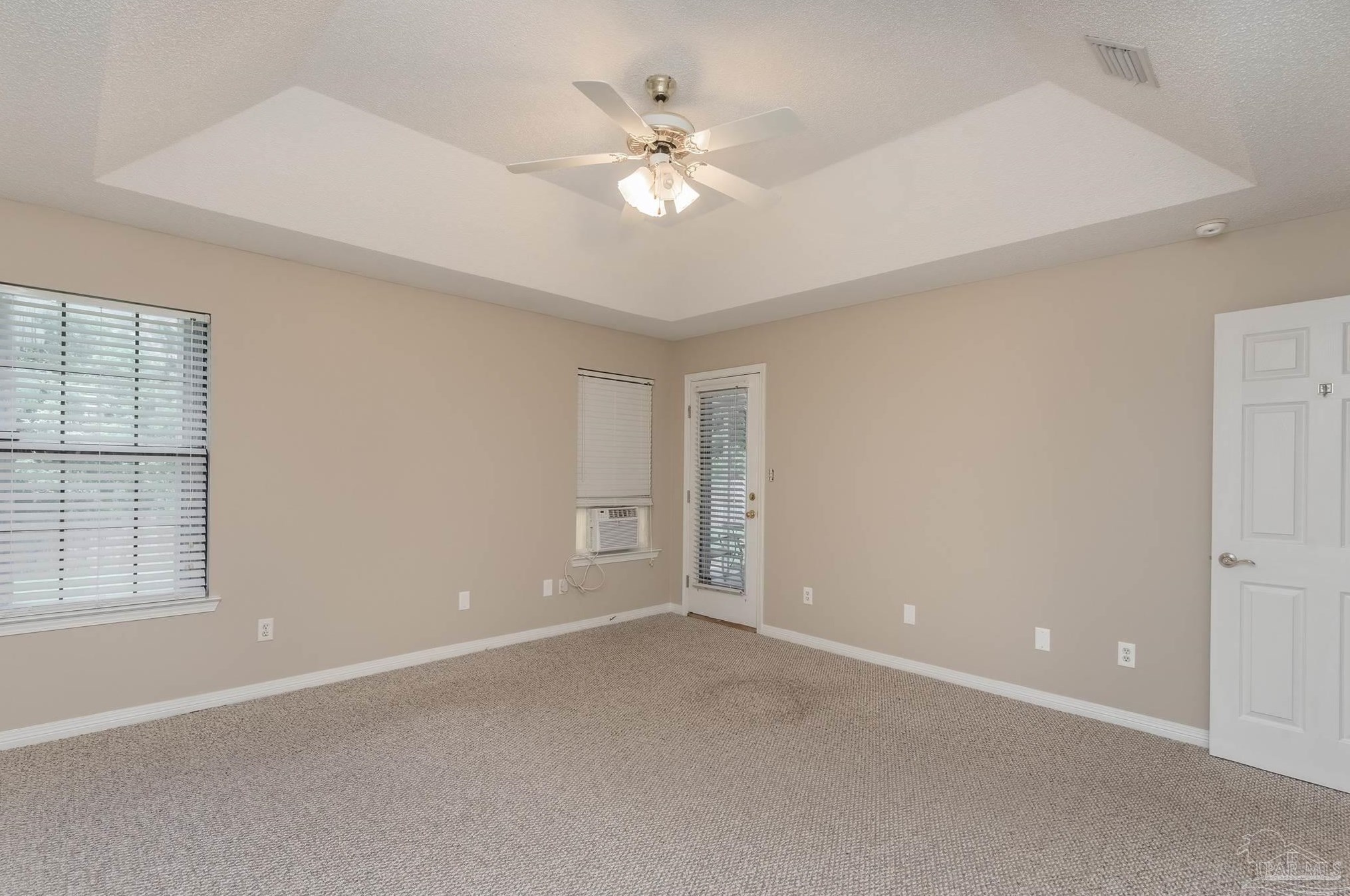 1048 Chandelle Lake Dr, Pensacola FL  32507-8124 exterior