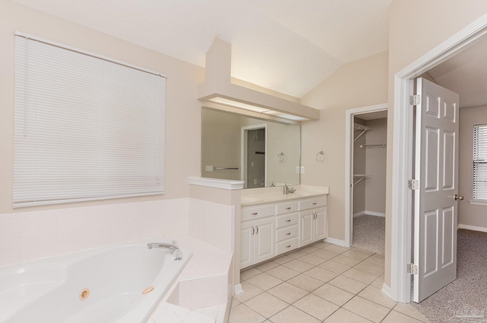 1048 Chandelle Lake Dr, Pensacola FL  32507-8124 exterior