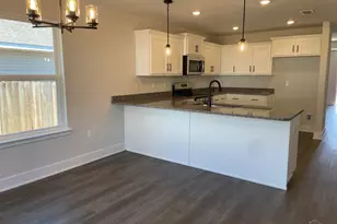 422 Kingsbridge Dr, Cantonment, FL 32533 - Photo 3