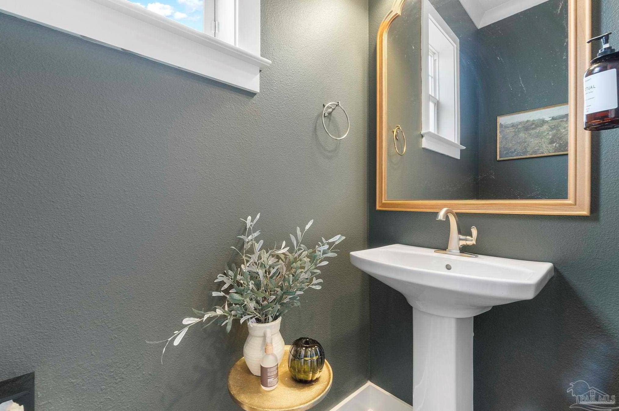 1600 Scott St, Pensacola FL 32501-1237 exterior