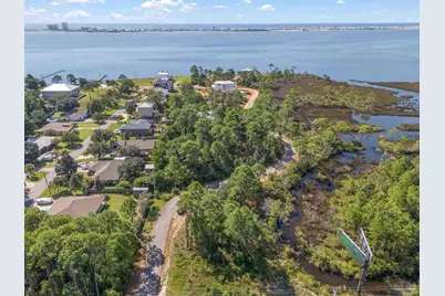 7924 Newport St, Navarre, FL 32566 - Photo 9