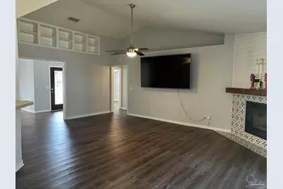 5955 Ashton Woods Cir, Milton, FL 32570 - Photo 5