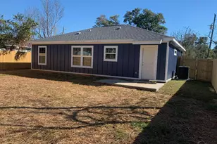 3017 Berwick St, Pensacola, FL 32503 - Photo 13