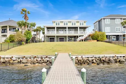 1070 Harbor Ln, Gulf Breeze, FL 32563 - Photo 51