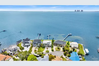 1070 Harbor Ln, Gulf Breeze, FL 32563 - Photo 59