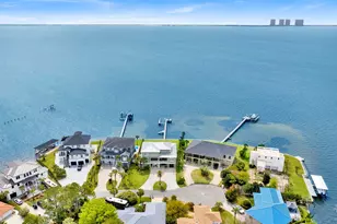 1070 Harbor Ln, Gulf Breeze, FL 32563 - Photo 59